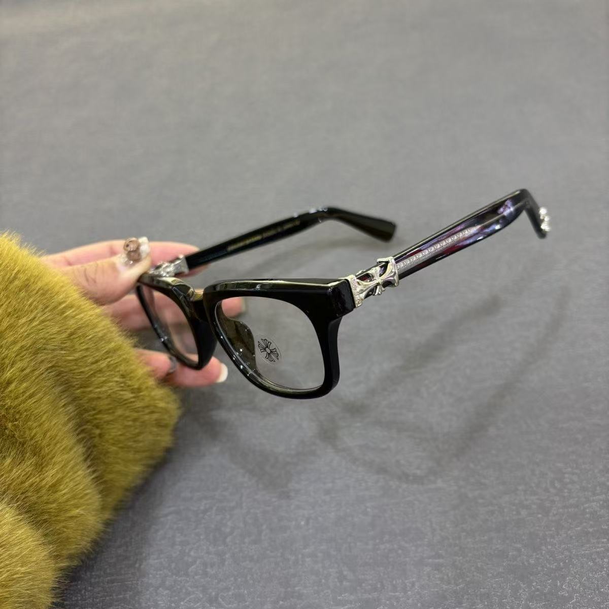 CH Iris Full-Rim Glasses