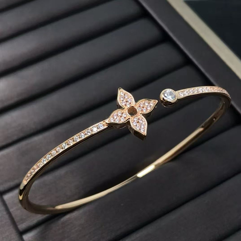 Louis *Idylle Blossom Twist 18K Diamond Bracelet