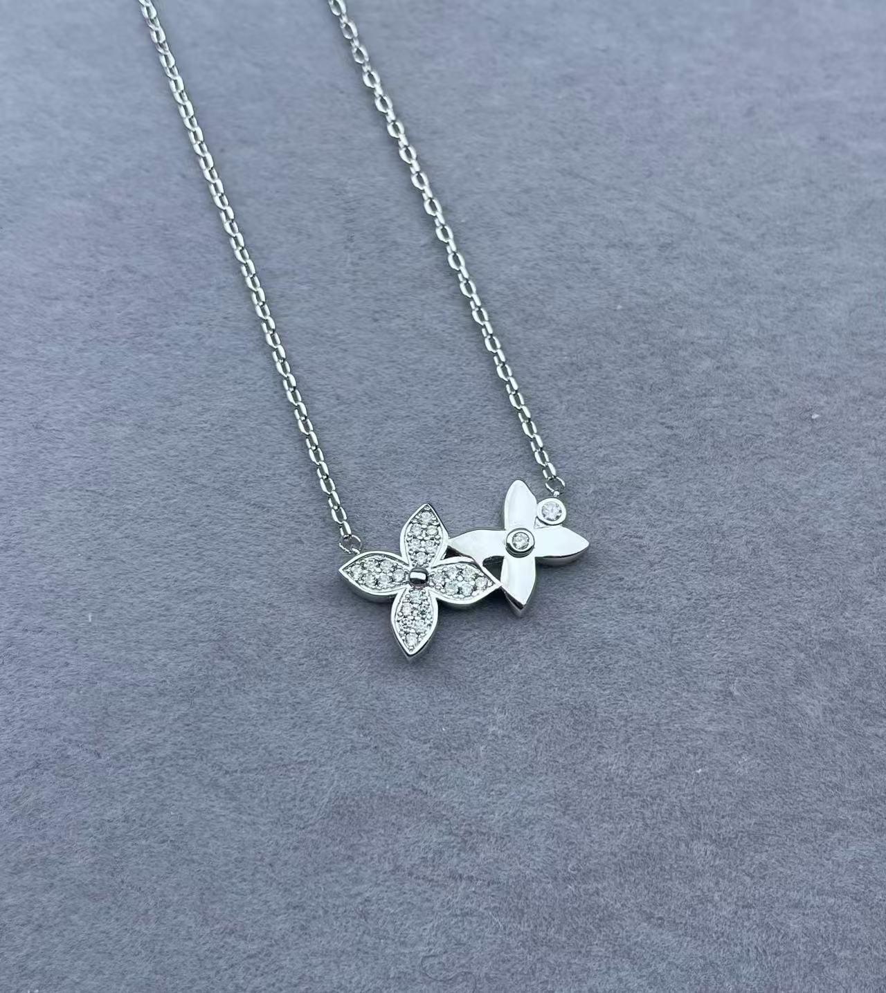 LOUIS* STAR BLOSSOM Necklace