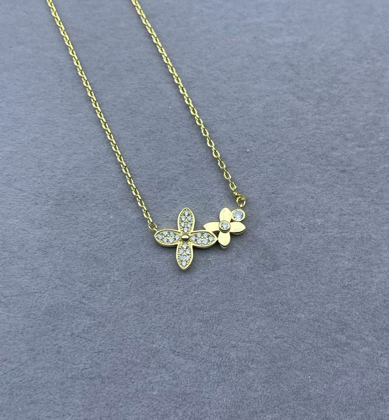 LOUIS* STAR BLOSSOM Necklace