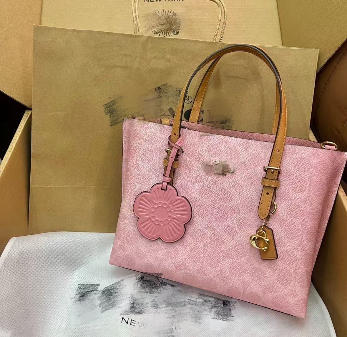 Valentine’s C bag gift box (with full accessories)