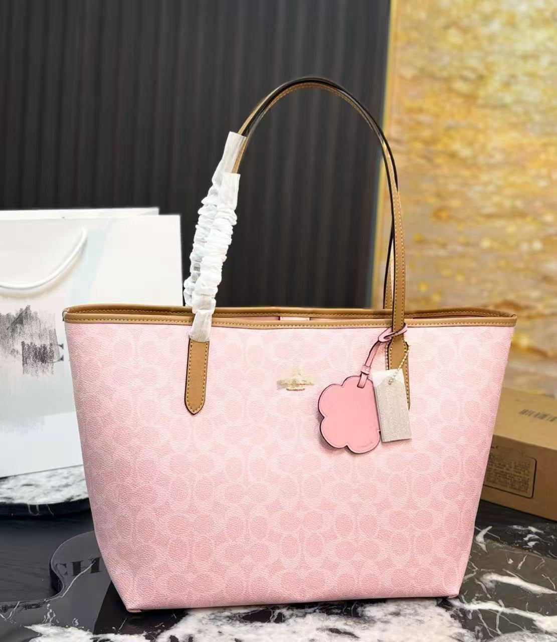 Valentine’s C bag gift box (with full accessories)