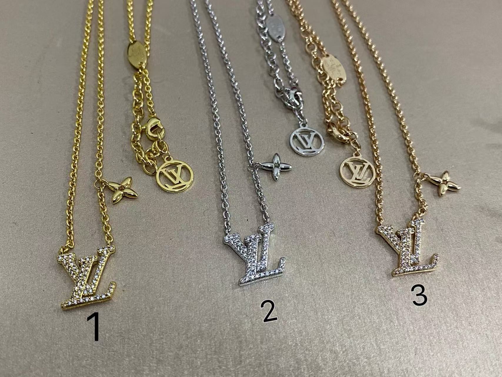 L&V Four-Leaf Necklace