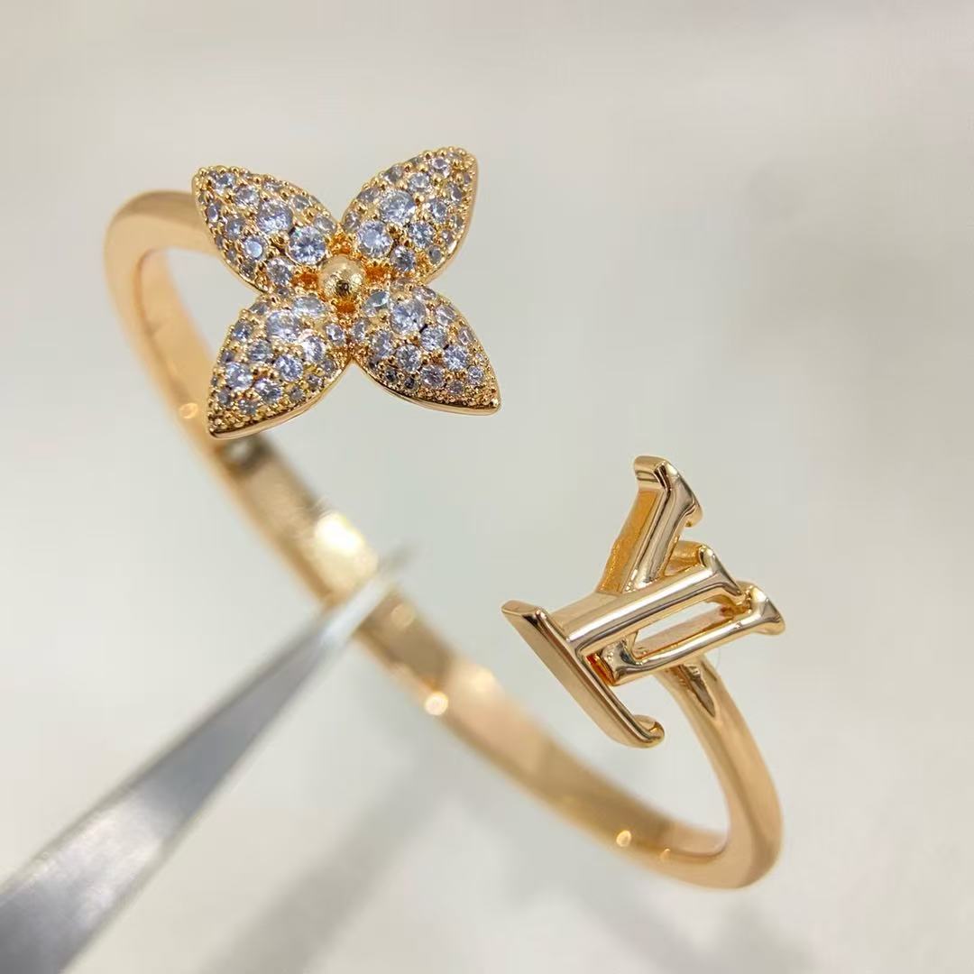 Louis*Classic Letter Star Monogram Bracelet