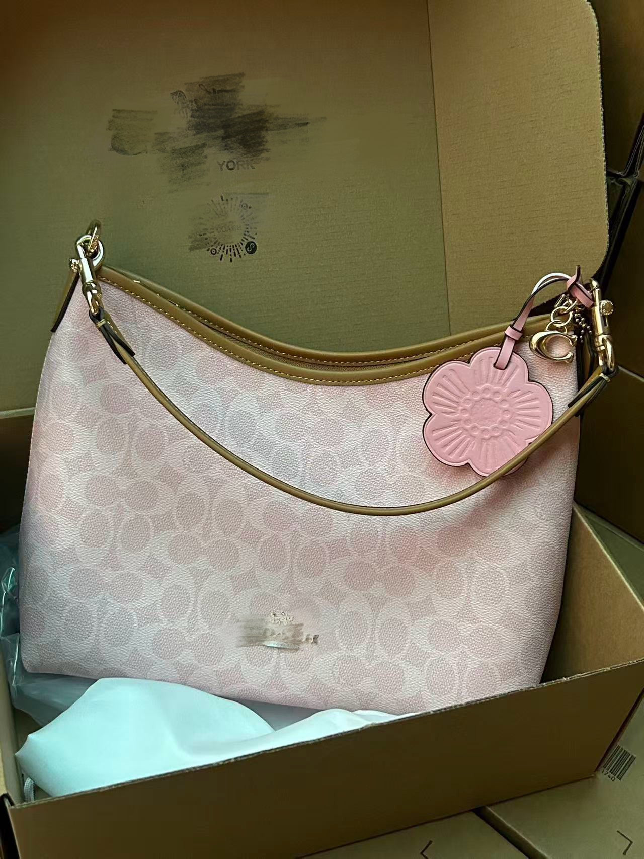 Valentine’s C bag gift box (with full accessories)