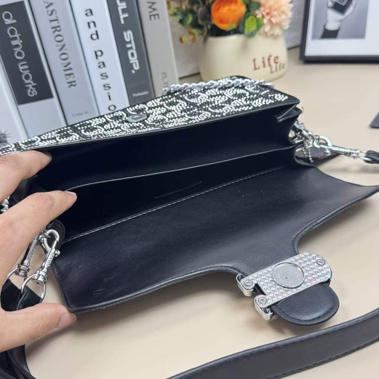 Tabby Chain Shoulder Bag