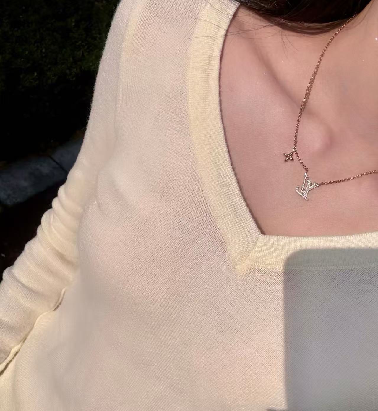 L&V Four-Leaf Necklace